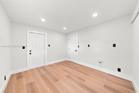 Villa ou maison à vendre à Miami, Floride: 4 chambres, 152.45 m2 № 2341249 - photo 28