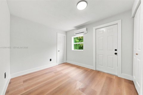 Villa ou maison à vendre à Miami, Floride: 4 chambres, 152.45 m2 № 2341249 - photo 17