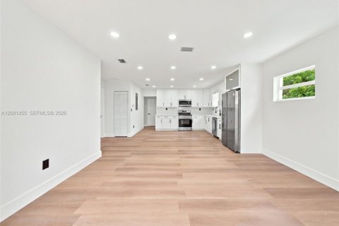 Villa ou maison à vendre à Miami, Floride: 4 chambres, 152.45 m2 № 2341249 - photo 5