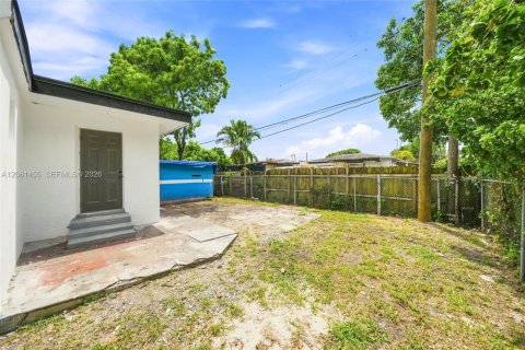 Villa ou maison à vendre à Miami, Floride: 4 chambres, 152.45 m2 № 2341249 - photo 30