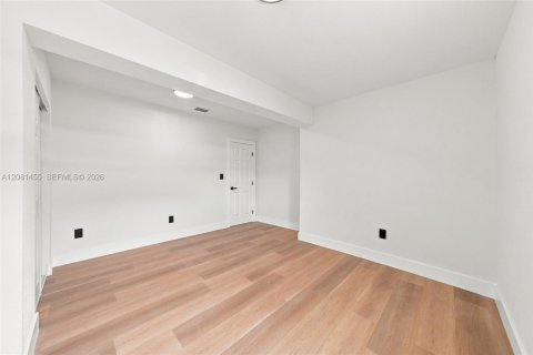 Villa ou maison à vendre à Miami, Floride: 4 chambres, 152.45 m2 № 2341249 - photo 13
