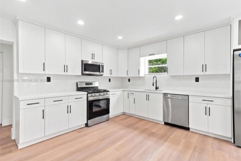 Villa ou maison à vendre à Miami, Floride: 4 chambres, 152.45 m2 № 2341249 - photo 7