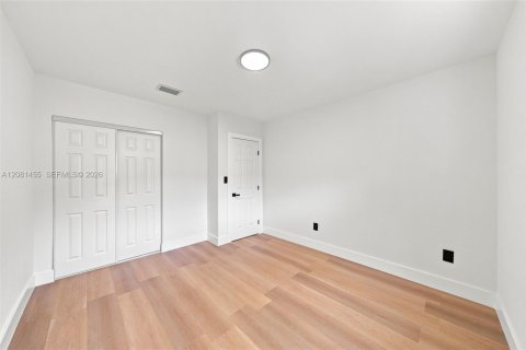 Villa ou maison à vendre à Miami, Floride: 4 chambres, 152.45 m2 № 2341249 - photo 16
