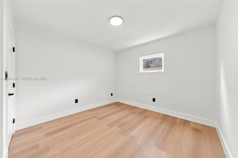 Villa ou maison à vendre à Miami, Floride: 4 chambres, 152.45 m2 № 2341249 - photo 15