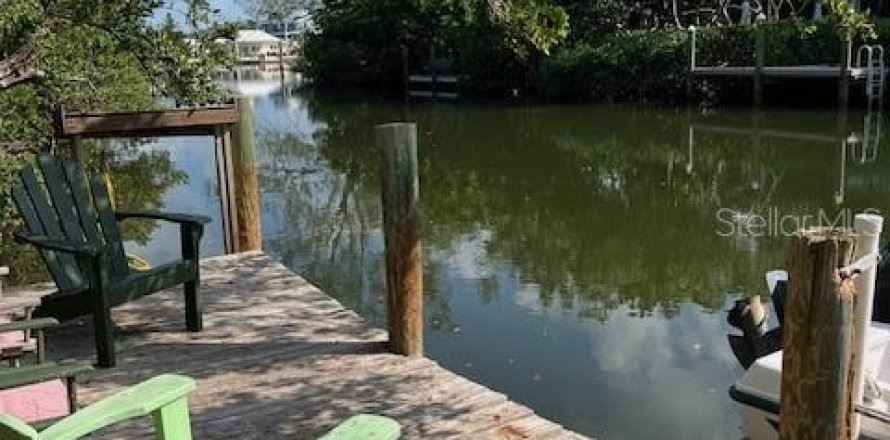 House in Anna Maria, Florida 3 bedrooms, 177.63 sq.m. № 1745140