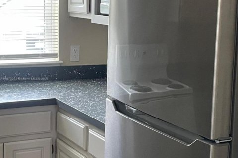 Condo in Orlando, Florida, 2 bedrooms  № 1981441 - photo 8