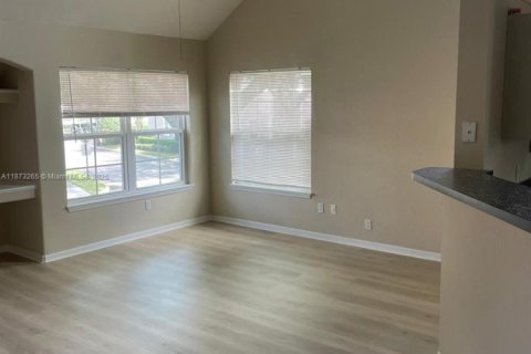 Condo in Orlando, Florida, 2 bedrooms  № 1981441 - photo 4