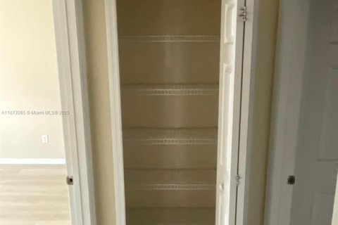 Condo in Orlando, Florida, 2 bedrooms  № 1981441 - photo 14