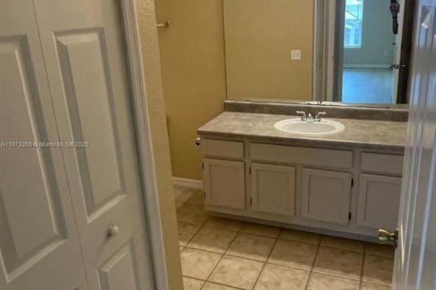 Condo in Orlando, Florida, 2 bedrooms  № 1981441 - photo 15