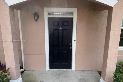 Condo in Orlando, Florida, 2 bedrooms  № 1981441 - photo 2