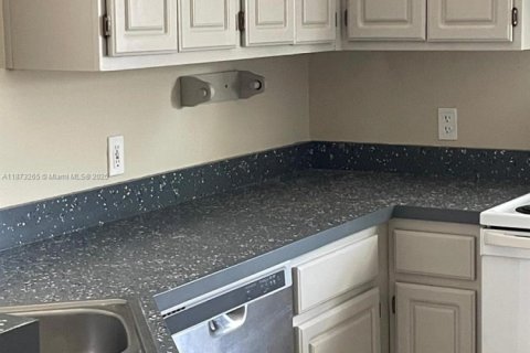 Condo in Orlando, Florida, 2 bedrooms  № 1981441 - photo 7