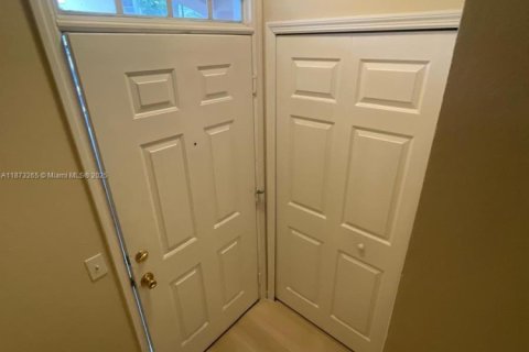 Condo in Orlando, Florida, 2 bedrooms  № 1981441 - photo 20