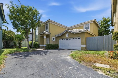 Casa en venta en Coconut Creek, Florida, 4 dormitorios, 196.49 m2 № 2242645 - foto 2