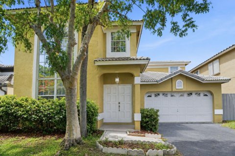 Villa ou maison à Coconut Creek, Floride 4 chambres, 196.49 m2 № 2242645