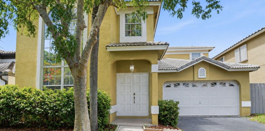 Casa en Coconut Creek, Florida 4 dormitorios, 196.49 m2 № 2242645