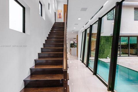 Casa en venta en Fort Lauderdale, Florida, 4 dormitorios, 368.26 m2 № 2420676 - foto 13