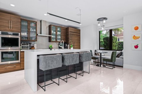 Casa en venta en Fort Lauderdale, Florida, 4 dormitorios, 368.26 m2 № 2420676 - foto 6