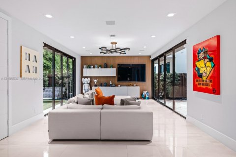 Casa en venta en Fort Lauderdale, Florida, 4 dormitorios, 368.26 m2 № 2420676 - foto 9