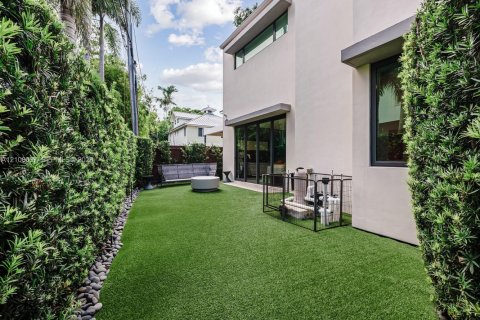 Casa en venta en Fort Lauderdale, Florida, 4 dormitorios, 368.26 m2 № 2420676 - foto 29