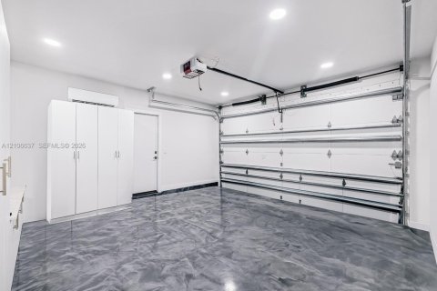 Casa en venta en Fort Lauderdale, Florida, 4 dormitorios, 368.26 m2 № 2420676 - foto 30