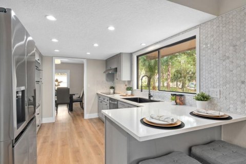 Townhouse in Longwood, Florida 4 bedrooms, 238.11 sq.m. № 1886211 - photo 13