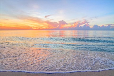 Condo in Miami Beach, Florida, 1 bedroom  № 1920299 - photo 8