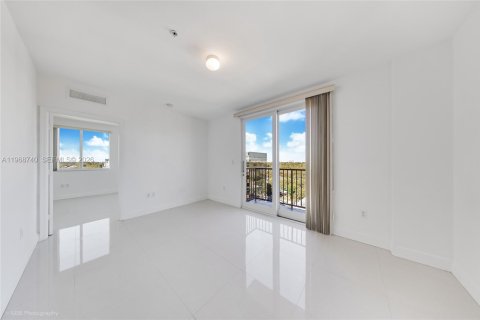 Condominio en alquiler en Miami, Florida, 1 dormitorio, 62.24 m2 № 2031725 - foto 1