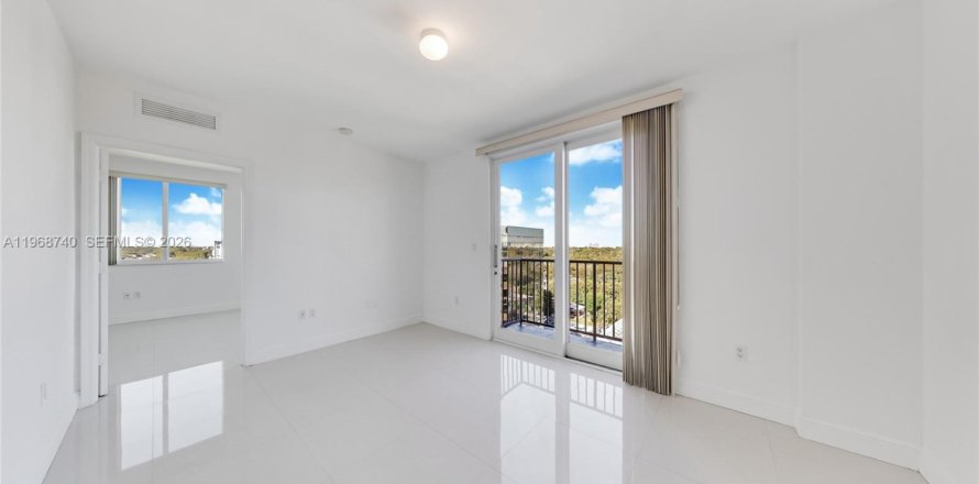 Condominio en Miami, Florida, 1 dormitorio № 2031725