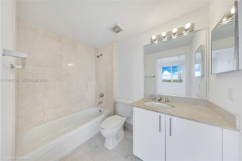 Condominio en alquiler en Miami, Florida, 1 dormitorio, 62.24 m2 № 2031725 - foto 8