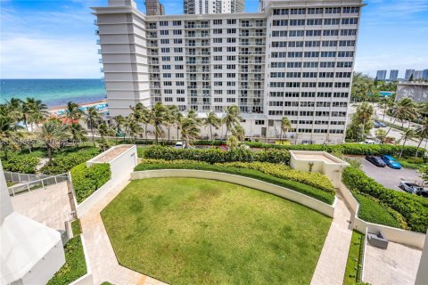 Condo in Sunny Isles Beach, Florida, 3 bedrooms  № 2273384 - photo 30