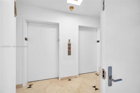 Condo in Sunny Isles Beach, Florida, 3 bedrooms  № 2273384 - photo 26