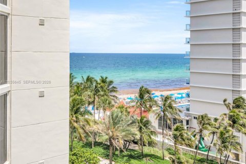 Condo in Sunny Isles Beach, Florida, 3 bedrooms  № 2273384 - photo 11