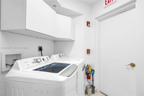 Condo in Sunny Isles Beach, Florida, 3 bedrooms  № 2273384 - photo 27