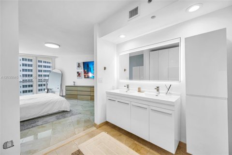 Condo in Sunny Isles Beach, Florida, 3 bedrooms  № 2273384 - photo 15
