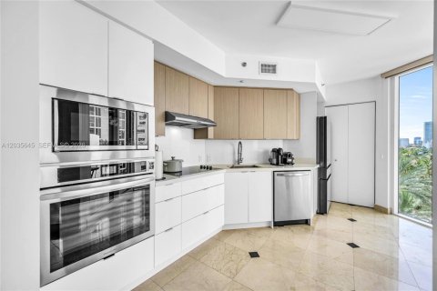 Condo in Sunny Isles Beach, Florida, 3 bedrooms  № 2273384