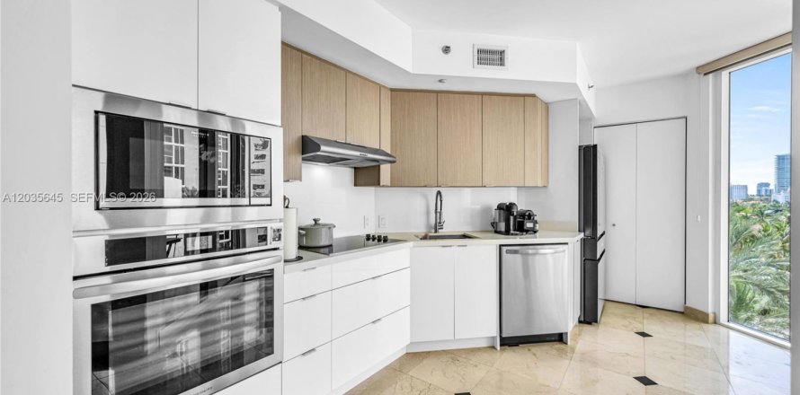 Condo in Sunny Isles Beach, Florida, 3 bedrooms  № 2273384