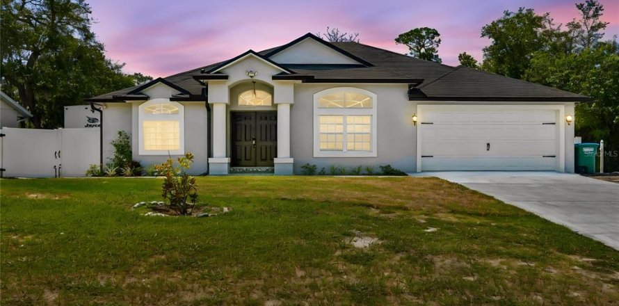 House in Deltona, Florida 3 bedrooms, 174.1 sq.m. № 2216207