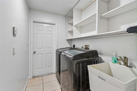 House in Deltona, Florida 3 bedrooms, 174.1 sq.m. № 2216207 - photo 18