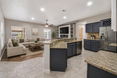 House in Deltona, Florida 3 bedrooms, 174.1 sq.m. № 2216207 - photo 4