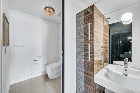Condo in Miami, Florida, 2 bedrooms № 2082441 - photo 17