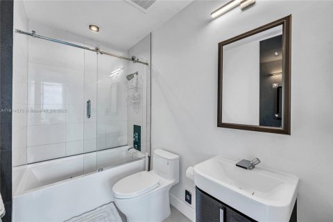 Condo in Miami, Florida, 2 bedrooms № 2082441 - photo 8