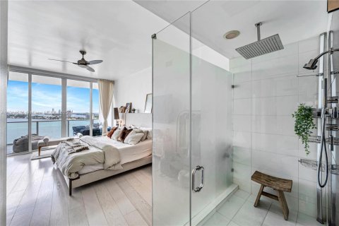 Condo in Miami, Florida, 2 bedrooms № 2082441 - photo 2