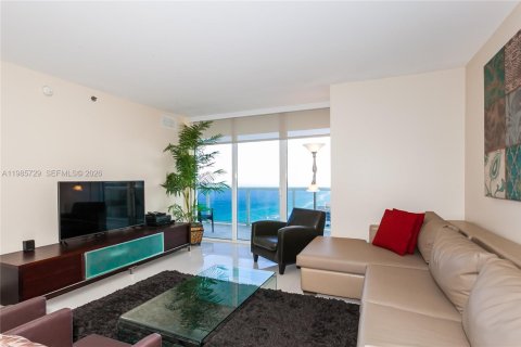 Condo in Hallandale Beach, Florida, 3 bedrooms  № 2053008 - photo 2