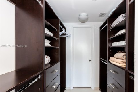 Condo in Hallandale Beach, Florida, 3 bedrooms  № 2053008 - photo 13