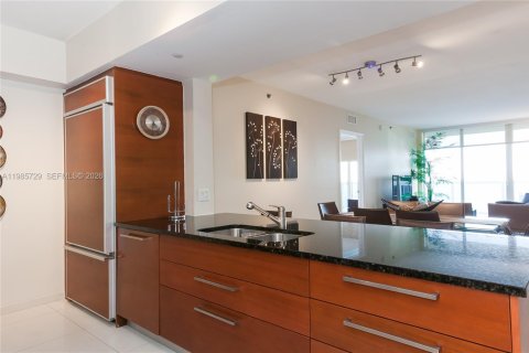 Condo in Hallandale Beach, Florida, 3 bedrooms  № 2053008 - photo 9