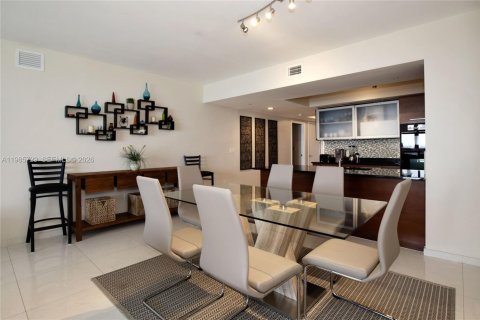 Condo in Hallandale Beach, Florida, 3 bedrooms  № 2053008 - photo 5