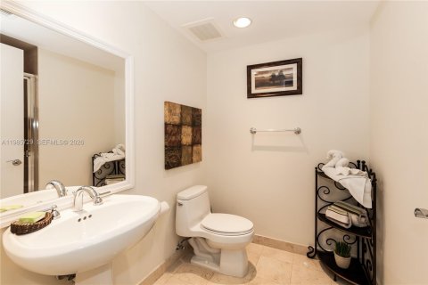 Condo in Hallandale Beach, Florida, 3 bedrooms  № 2053008 - photo 17