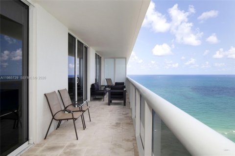 Condo in Hallandale Beach, Florida, 3 bedrooms  № 2053008 - photo 22