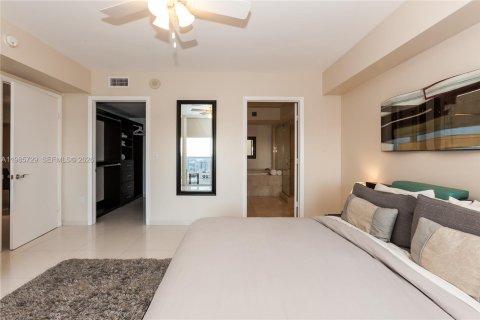 Condo in Hallandale Beach, Florida, 3 bedrooms  № 2053008 - photo 11