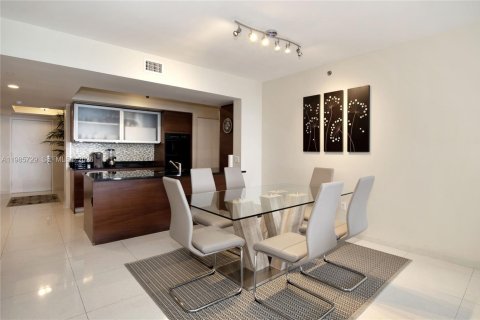 Condo in Hallandale Beach, Florida, 3 bedrooms  № 2053008 - photo 4